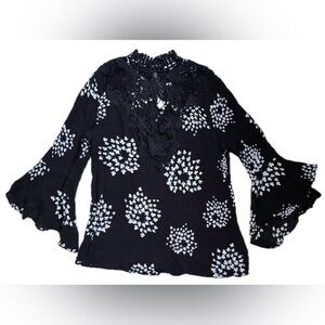 JODIFL Black and White Floral Blouse